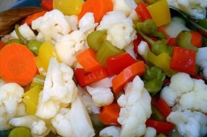 طرز تهیه شور مخصوص پاییز | علت کپک زدن شور و راهکار پیشگیری از آن