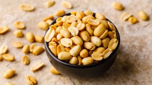 اگر هر روز یک مشت بادام زمینی بخورید، چه اتفاقی در بدن شما می‌افتد؟