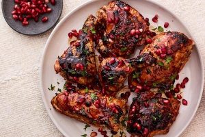 طرز تهیه مرغ ناردونی با انارهای تازه فصل