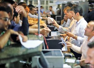در راهروهای تامین اجتماعی همه عصبانی اند