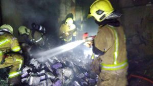 آتش سوزی کارگاه تولیدی مبل در کرج مهار شد