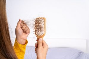 این خوراکی ها باعث ریزش موهایتان می‌شود