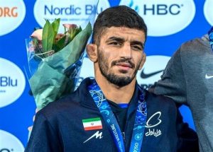نایب قهرمان کشتی جهان: در یک مراسم مثل گداها برای من پول جمع کردند