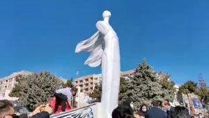 رونمایی از مجسمه پرستار در کرج