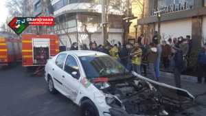 برخورد پژو ۲۰۶ با تیر چراغ برق در بلوار جمهوری + عکس