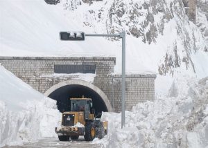 ۱۴ مورد سقوط بهمن در جاده چالوس رخ داد