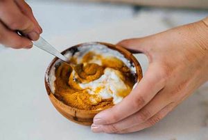 معجزه مصرف ماست با این ادویه در چربی سوزی سریع