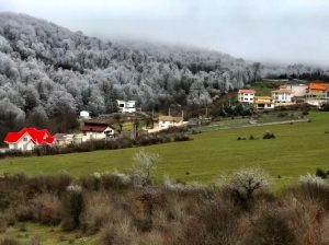 کلاردشت را در بهار هیچ‌ وقت اینگونه برفی و زیبا ندیده اید + تصاویر