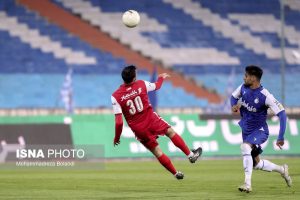 استقلال ۲ – پرسپولیس ۲؛ داربی جذاب و پرگل با نمایش ضعیف دروازه بان ها