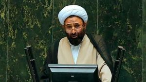 بی حجابی باعث «شوهر دزدی» و «آسیب بهداشت جنسیتی» میشود بی حجابی باعث «شوهر دزدی» و «آسیب بهداشت جنسیتی» میشود