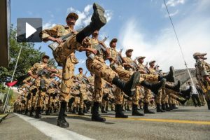 رژه نیروهای مسلح در البرز برگزار شد