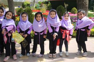 گزارش تصویری؛ بازدید دانش آموزان از نهمین جشنواره لاله های کرج