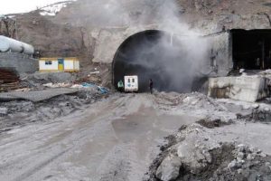 مرگ یک کارگر بر اثر ریزش تخته سنگ در تونل آزاد راه تهران – شمال