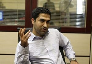 چاقو خوردن یک استاد دانشگاه به خاطر حمایت از ۲ زن + تصاویر