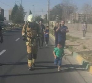 جوان البرزی رکورد دویدن با ادوات آتش نشانی را در ایران ثبت کرد
