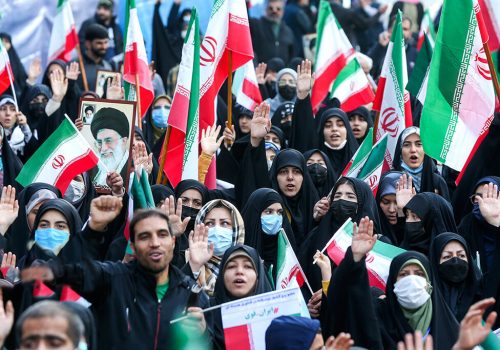 شهرداری گلسار ایاب‌وذهاب راهپیمایی ۲۲ بهمن را فراهم کرد