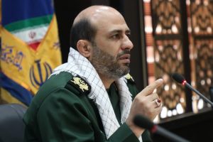 اهداء نشان ملی فردوس به فرمانده سپاه البرز در عرصه محرومیت زدایی