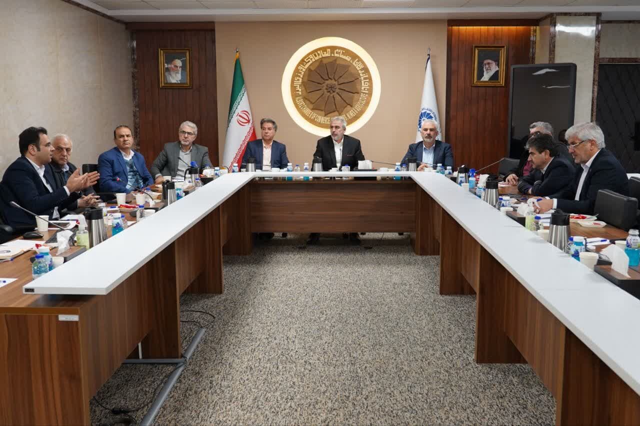 لزوم بهره گیری هدفمند از بازار سرمایه در شرایط محدودیت منابع بانکی